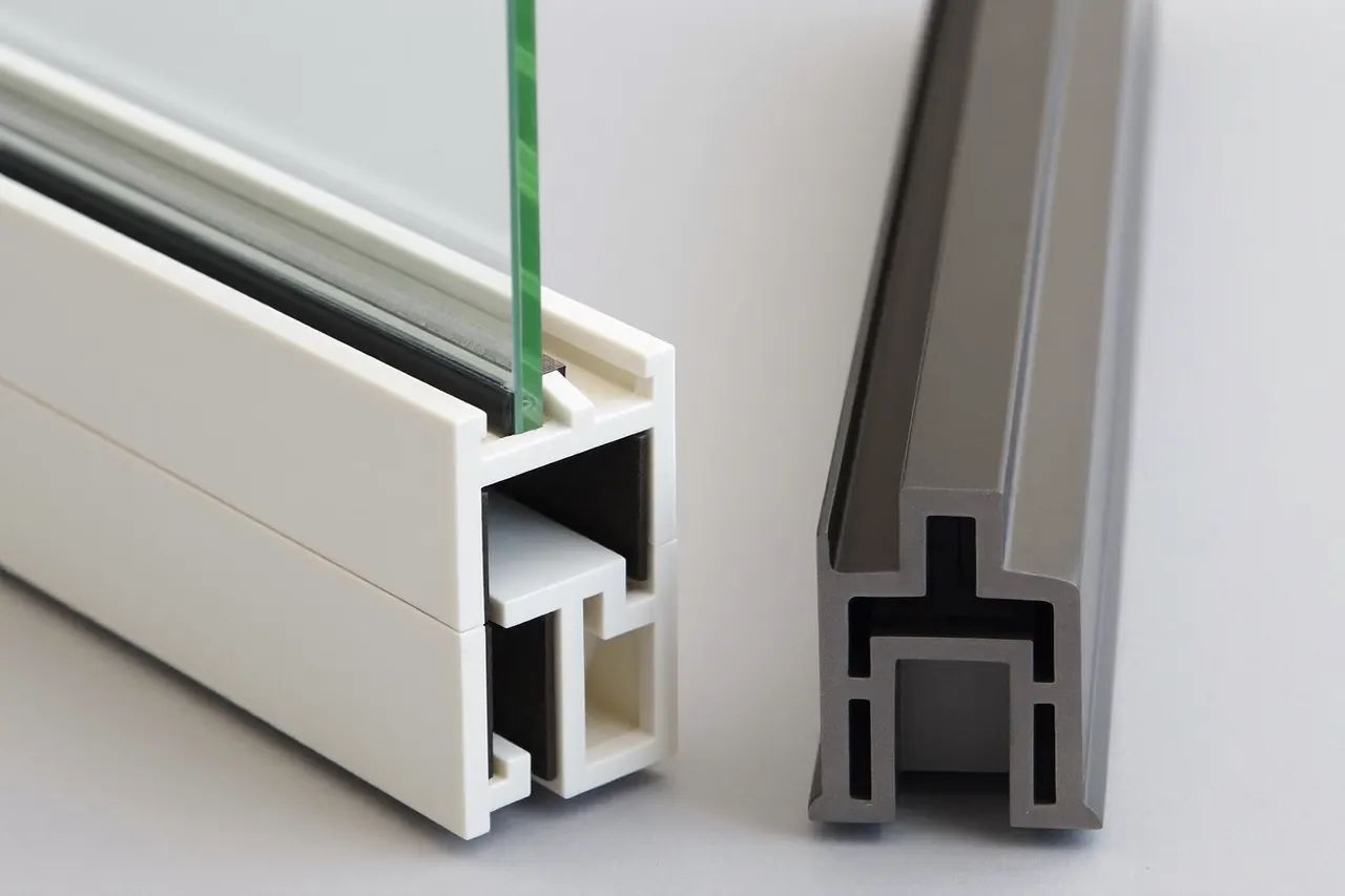 uPVC and aluminium window corner sections placed next to each other for comparison